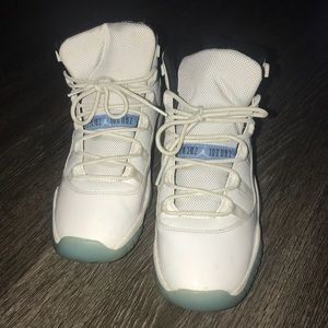 Jordan 11 Retro Legend Blue